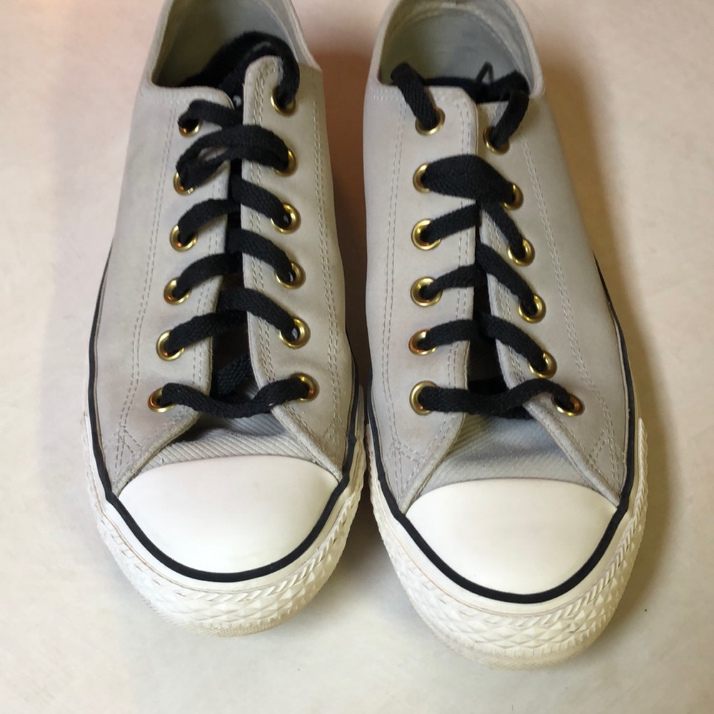 Converse All Stars Leather Tanish Gray Low Top sneakers. Size 9